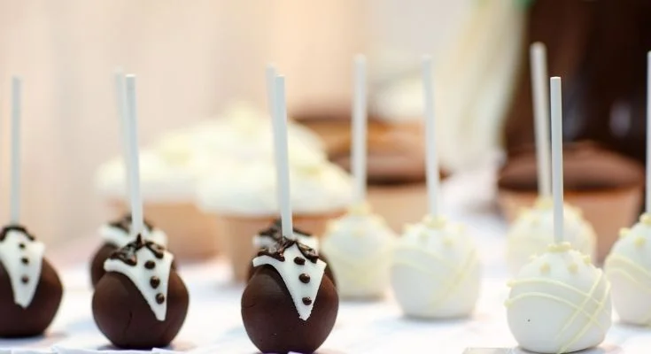 Wedding cake pops